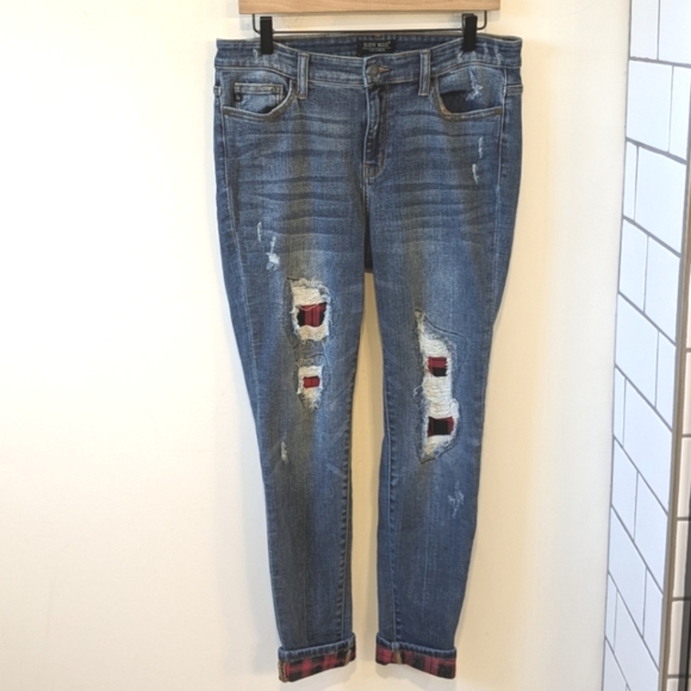 Judy Blue Buffalo Plaid Destroyed Knee Boyfriend Jeans